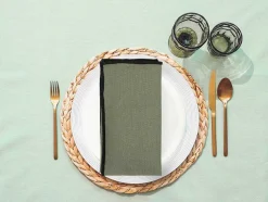Conjunto Toalha + 4 Guardanapos De Mesa Em Linho E Algodao, Borda Preta, Caqui, 170 X 300 Cm - Borina