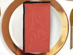 Conjunto Toalha + 4 Guardanapos De Mesa Em Linho E Algodao, Borda Preta, Terracota, 170 X 170 Cm - Borina